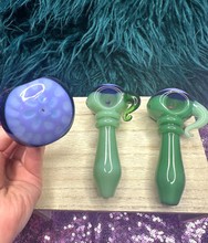 Load image into Gallery viewer, Green and Purple Horn Handpipe
